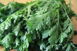 Những người không nên ăn rau cải cúc 
