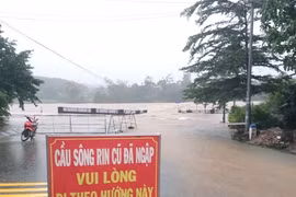Hàng loạt quốc lộ ở Quảng Nam, Quảng Ngãi ngập sâu do mưa lớn