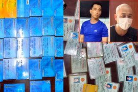 Phát hiện 68 thẻ ATM và 40 CMND trong nhà kẻ cho vay “tín dụng đen”