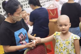 Tết thiếu nhi đặc biệt của “những chiến binh nhí... trọc đầu“