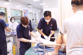 Thanh niên may mắn thoát chết sau khi bị điện cao thế giật
