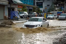 Thời tiết 11/8: Bắc Bộ nhiều nơi mưa dông, Trung Bộ nắng gắt