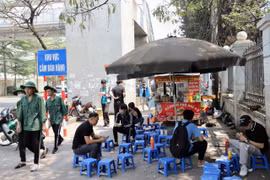 Những hình ảnh nhếch nhác trên tuyến đường sắt Nhổn - Ga Hà Nội