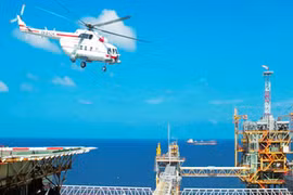Cánh quạt trực thăng văng trúng 2 công nhân Vietsovpetro