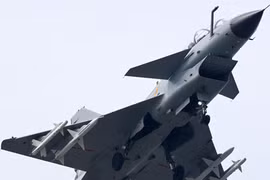 Báo Trung Quốc “tự sướng”, J-10C mạnh ngang F/A-18E/F Mỹ