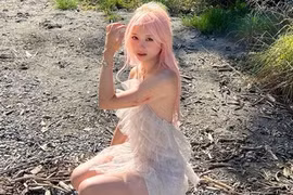 Nữ streamer gốc Việt chơi game đỉnh cao, sexy bỏng mắt 