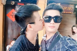 Bố mẹ “sốc ngất” khi biết con trai là...đồng tính nam