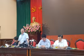 Gallery - Thuỷ ngân cháy Cty Rạng Đông phát tán môi trường - image 15