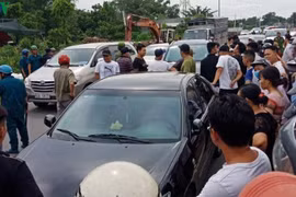 Gallery - Giang hồ vây xe chở công an ở Biên Hòa - image 15