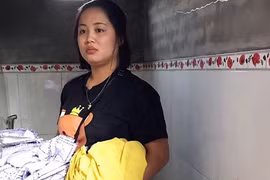 Lợi dụng đám ma, gái trẻ cạy hòm ăn trộm tiền phúng viếng 