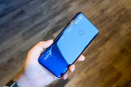 Loạt smartphone tầm trung đáng chú ý vừa lên kệ tại VN