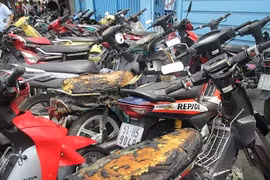 Đốt rác, cháy bãi xe hàng tỷ đồng