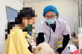 Nhiều bệnh nhi bị sởi biến chứng suy hô hấp cấp nặng