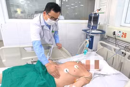 Cụ ông ở Hòa Bình nguy kịch vì nhiễm giun lươn lan tỏa