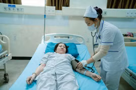 Hiếp gặp: Cứu sống bệnh nhân tắc toàn bộ động mạch chủ bụng và thận