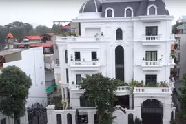Bên trong tòa nhà màu trắng 54 tỷ nổi bần bật giữa Hà thành