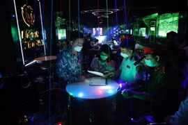 Cùng chồng đi bar, người vợ về nhà tử vong vì sốc ma túy