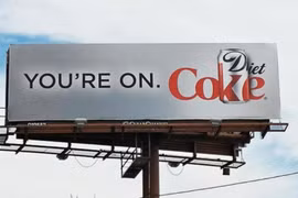 Không chỉ ở Việt Nam, Coca-Cola từng quảng cáo phản cảm, gây phẫn nộ ở chính quê hương
