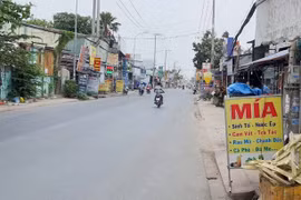 Người dân vây bắt kẻ trộm kéo lê bé gái trên đường ở TPHCM