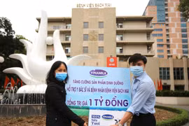 Vinamilk hỗ trợ nhiều sản phẩm dinh dưỡng cho BV Bạch Mai
