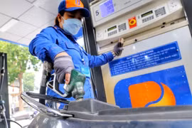 Giá xăng giảm, dầu diesel tăng mạnh từ 15h chiều nay