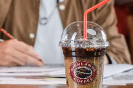 Cafe Highland bị tố “đuổi” khách sau 1 tiếng hoặc phải mua thêm đồ uống?