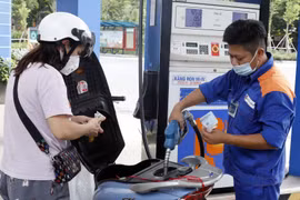 Giá xăng RON 95 tiến sát 26.000 đồng/lít