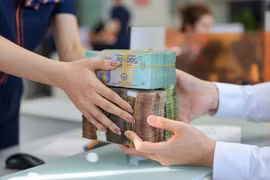 Lãi suất thấp kỉ lục, 100 triệu đồng thu được bao nhiêu tiền lãi?