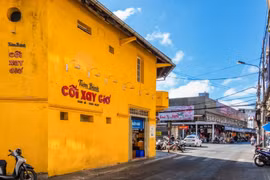 COVID-19: Chủ doanh nghiệp bán nhà để trả lương nhân viên