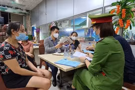 Gallery - Chủ quán Nhắng nướng ép khách quỳ - image 6