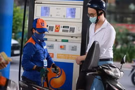 Giá xăng giảm tiếp 500 đồng/lít, về còn 20.700 đồng/lít