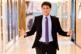 Vẻ ngoài điển trai của thiếu gia út nhà tỷ phú Johnathan Hạnh Nguyễn 