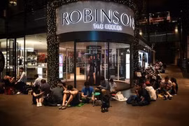 Gallery - Black Friday - image 11