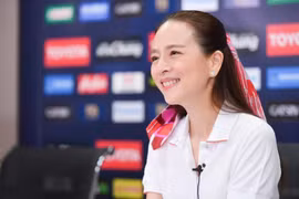 Trưởng đoàn đội tuyển bóng đá Thái Lan Madam Pang giàu cỡ nào?