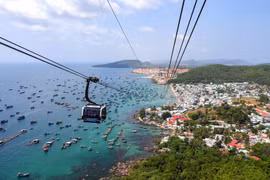 Đổ xô đặt tour du lịch dịp 30/4, khách sạn tăng giá vẫn kín chỗ 