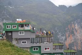 Gallery - Mã Pì Lèng Panorama xây dựng trái phép - image 18