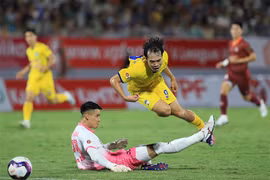 V.League 2022 đoạn kết: Mục tiêu trái ngược... nhưng thân ai nấy lo 