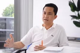 Đại gia U60 Hồ Nhân chụp ảnh thân thiết với xa sĩ Hiền Hồ giàu thế nào?