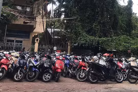 Ngồi vỉa hè kiếm tiền triệu: Bán trà đá lãi 2.000% 