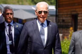 Trợ lý tháp tùng Tổng thống Biden mắc COVID-19