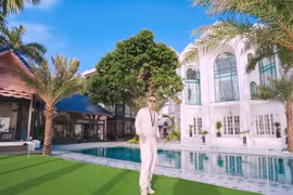 Trầm trồ biệt thự ven sông tráng lệ gần 2.000 m2 của Vũ Khắc Tiệp