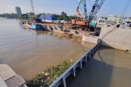 Vận hành thử âu thuyền trăm tỷ, dân Cần Thơ thoát cảnh ngập lụt