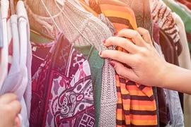 Kinh nghiệm mua sắm thú vị dành cho nàng mê đồ secondhand 