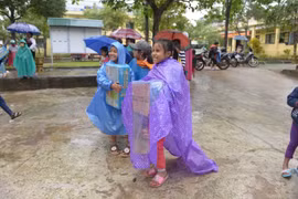 Sữa Cô gái Hà Lan mang dinh dưỡng yêu thương, nâng bước đến trường cho học sinh vùng lũ Quảng Trị
