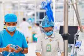 TPHCM: Nhiều trẻ sốt xuất huyết ngừng tim, nguy kịch