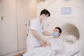 Đau cổ vai gáy cẩn thận bệnh rỗng tủy