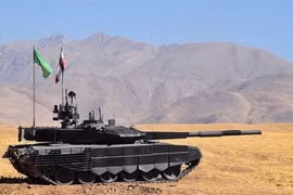 Iran đưa xe tăng nội địa vào diễn tập chiến đấu