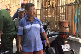 Mẹ nằm băng ca về đưa tang con tử nạn ở sân trường