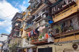 Hành vi tự ý cơi nới chung cư cũ sẽ bị phạt đến 80 triệu đồng.