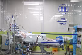 Sức khỏe phi công người Anh mắc COVID-19 sau khi chuyển viện
